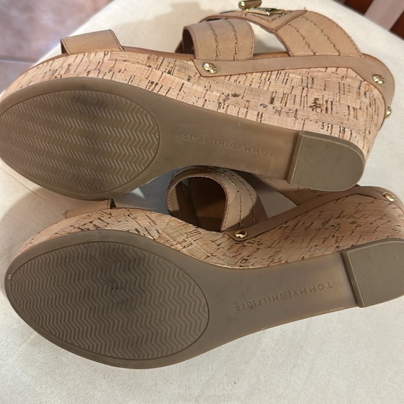 Tommy Hilfiger Tan Wedge Sandal Size 9.5 - Picture 9 of 11